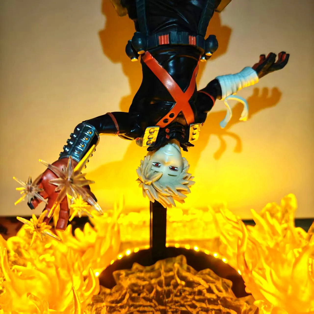 ฟิกเกอร์อนิเมะมายฮีโร่อะคาเดเมีย คาสึกิ บาคุโกะ รุ่นปลุกพลัง พร้อมเอฟเฟกต์การระเบิด  แบบประกอบเอง  วัสดุ PVC ของสะสม