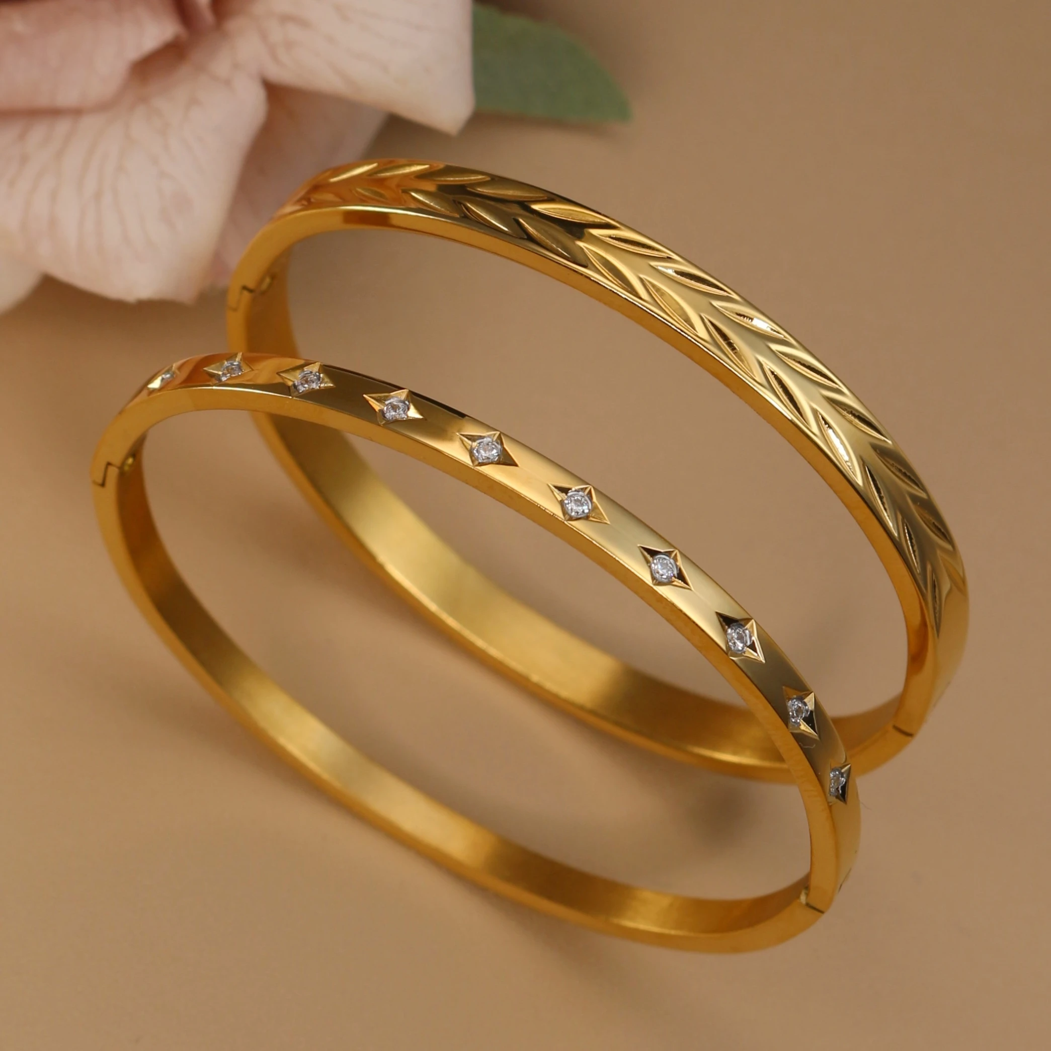 1PCS XE-042 NEW High quality stainless steel classic leaf graphic Zircon star bracelet for women love jewelry gift wholesale