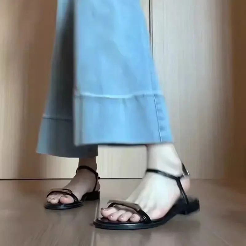 

Pop Summer New One-word Sandals Women's Low-heeled Open-toed Simple And Versatile Flat Sandals