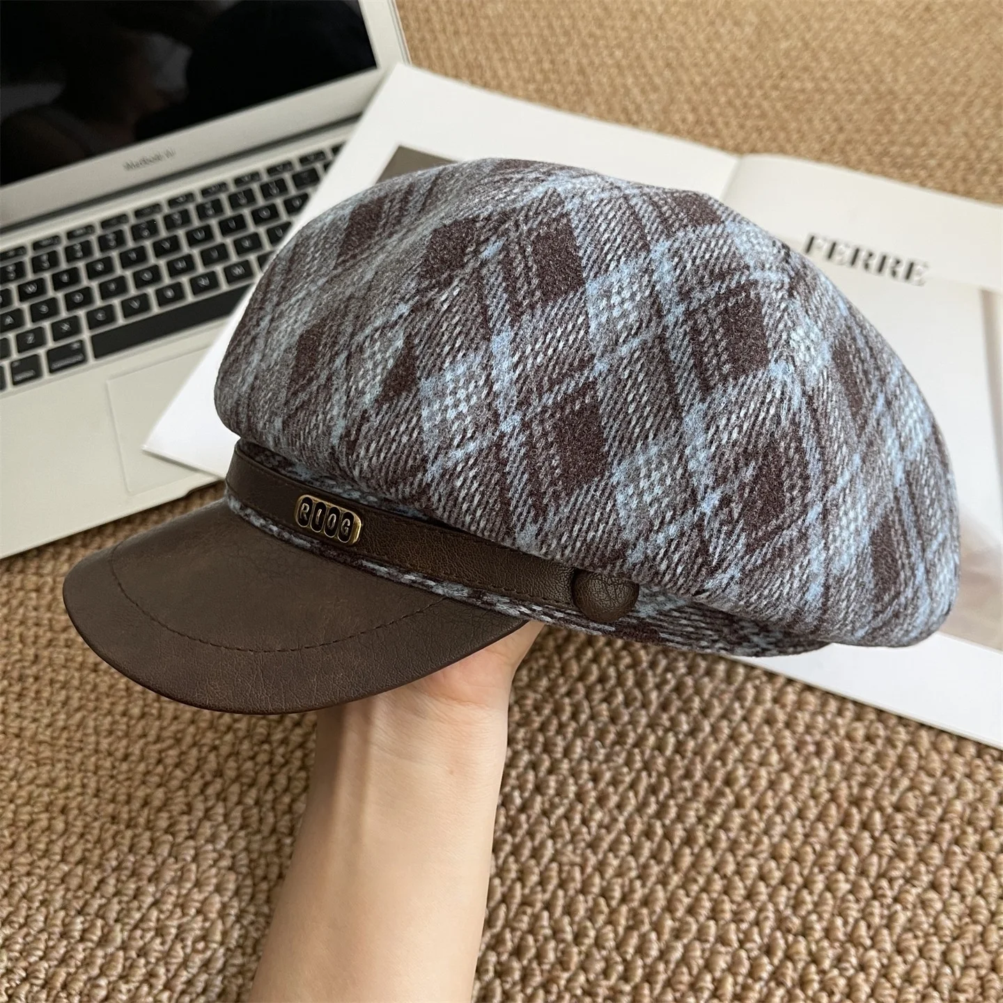 Women's Retro Plaid Octagonal Newsboy Hat, Woolen Fabric Splicing, Pu Brim with Metal Letter Decoration, Autumn and Winter Outdoor Cold-Proof Painter's Hat