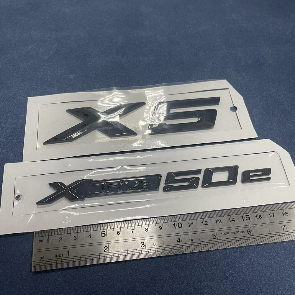 2 uds negro brillante X5 y XDrive 50e insignia del emblema trasero del maletero XDrive50e accesorio adhesivo