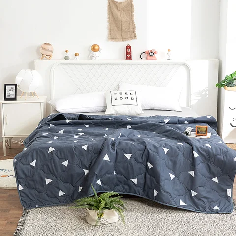 Dark Blue Summer Quilt with White Triangle Lightweight Breathable Cotton Comforter for Summer Bedroom