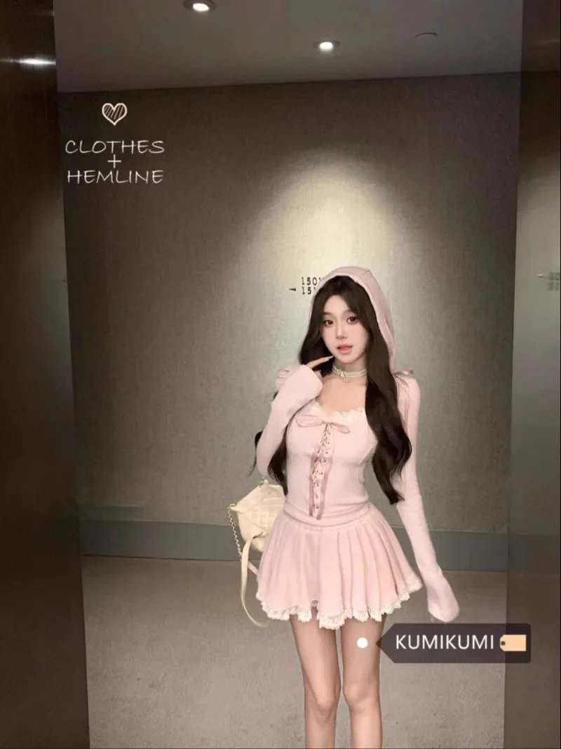 

Sweet and Youthful Lace Lace Hooded T-shirt Top Women's Winter New Style Pleated Skirt Two-piece Set Female Clothing