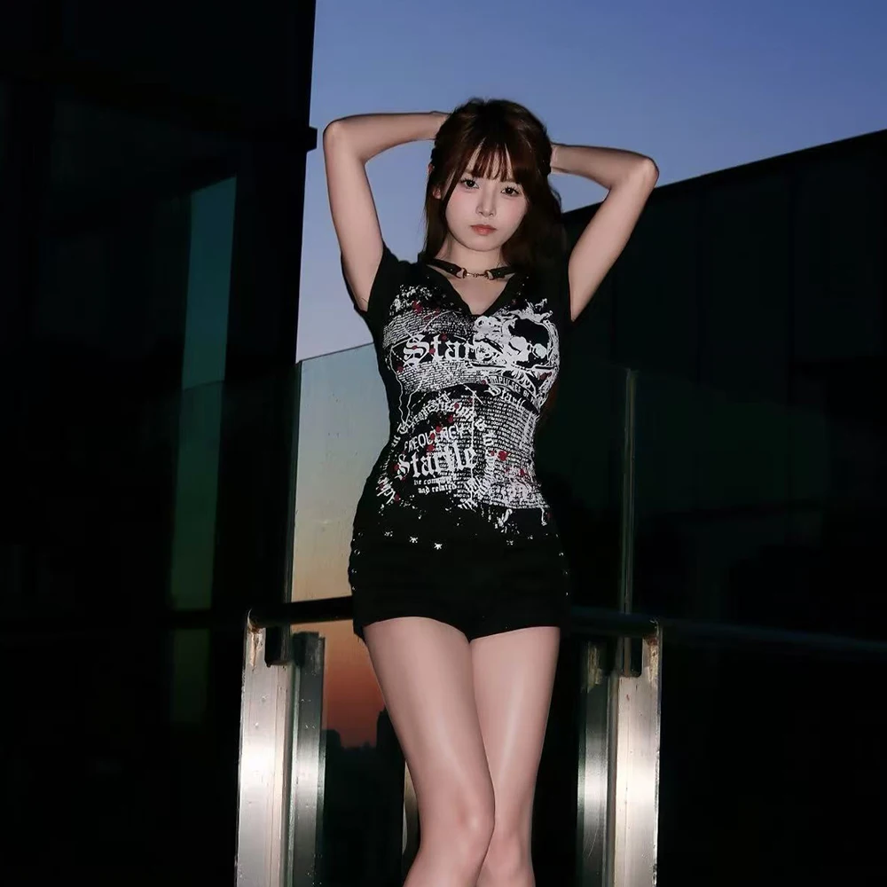 American Spicy Girl Printed V-Neck Top with Short Sleeved Fashion Design Y2K T-Shirt Slim Fit Harajuku Halter Fashion Top 2000S