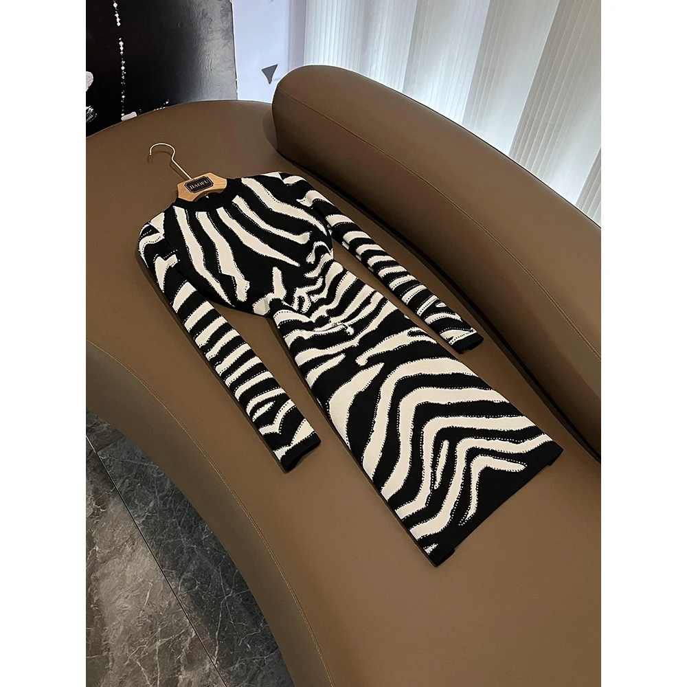 

Зима 2025 г., новинка Faion, высококачественное трикотажное платье Ne для похудения, сверкающее ромбовидное платье с принтом зебры, Dr Commute Sle