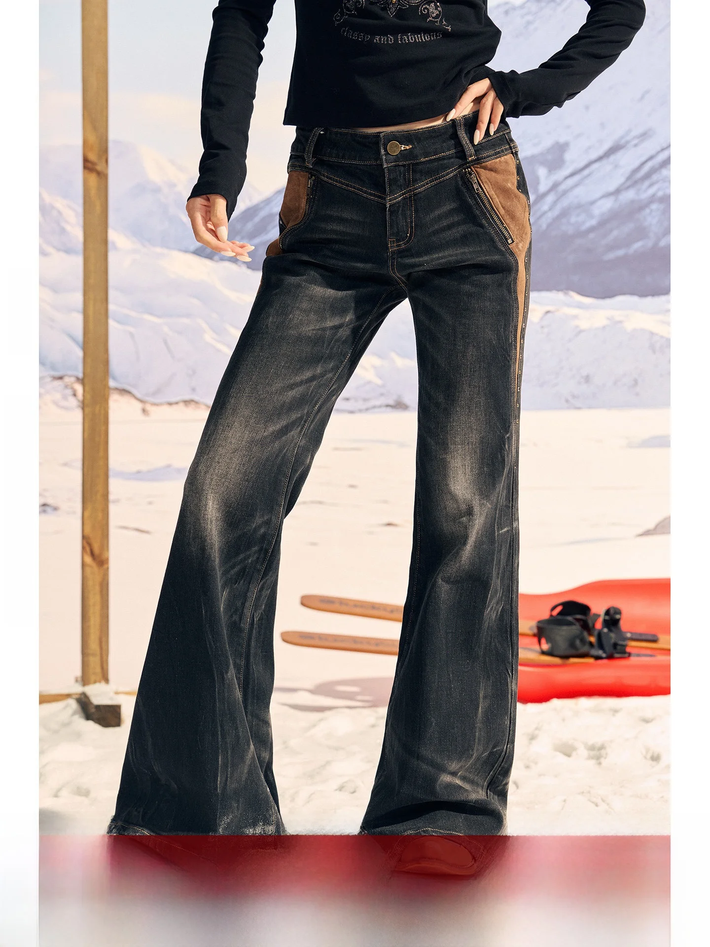 

Джинсы BeerBro Rebellious Cetition Girl: острый ретро-стиль, расклешенные, с пэчворком, замшевые, со стразами, с низкой посадкой, прямые штанины