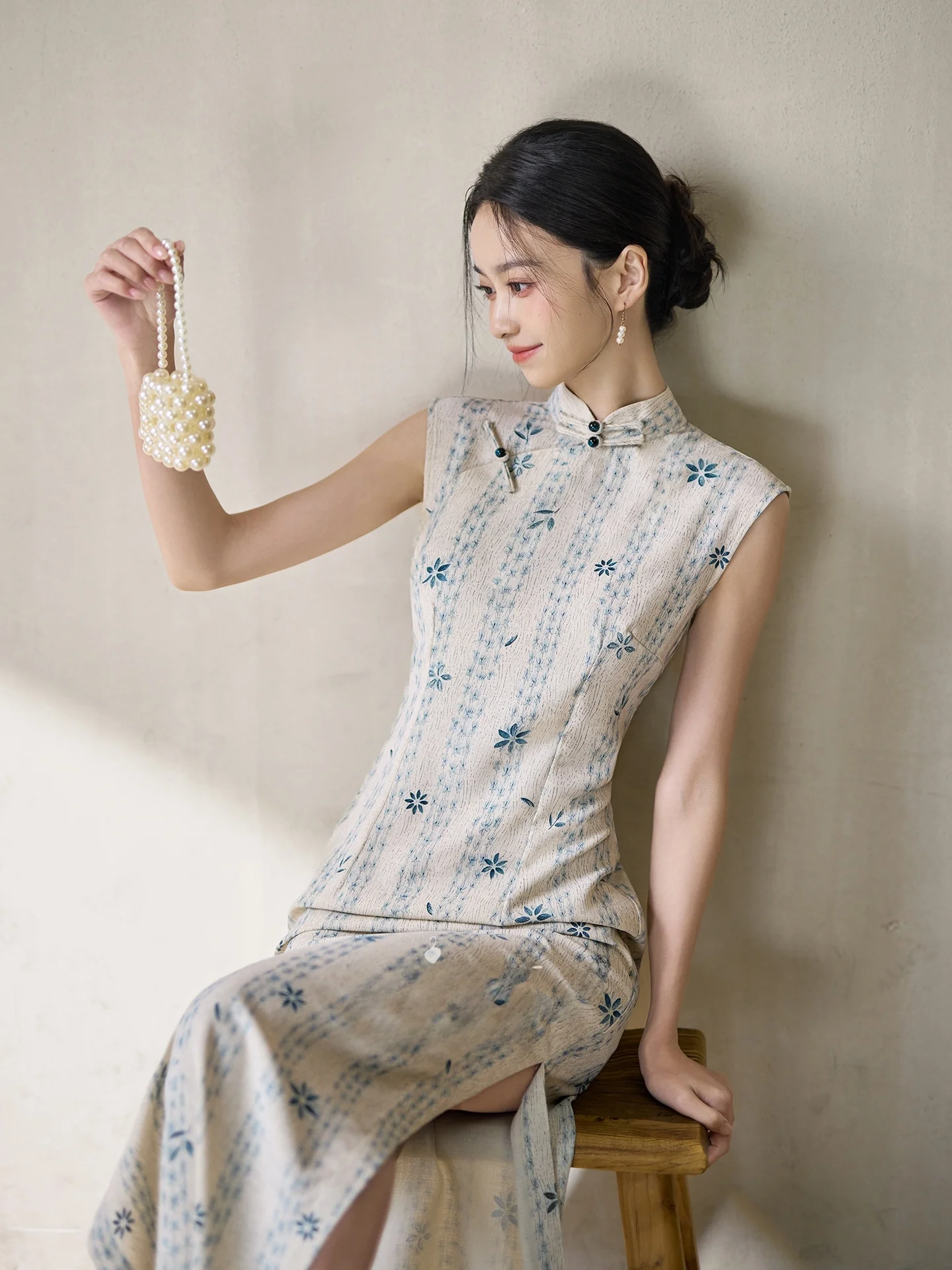 

Новое китайское платье для молодых женщин: повседневное, с низким вырезом, разрезом, длинное, с цветочным узором, винтажный дизайн