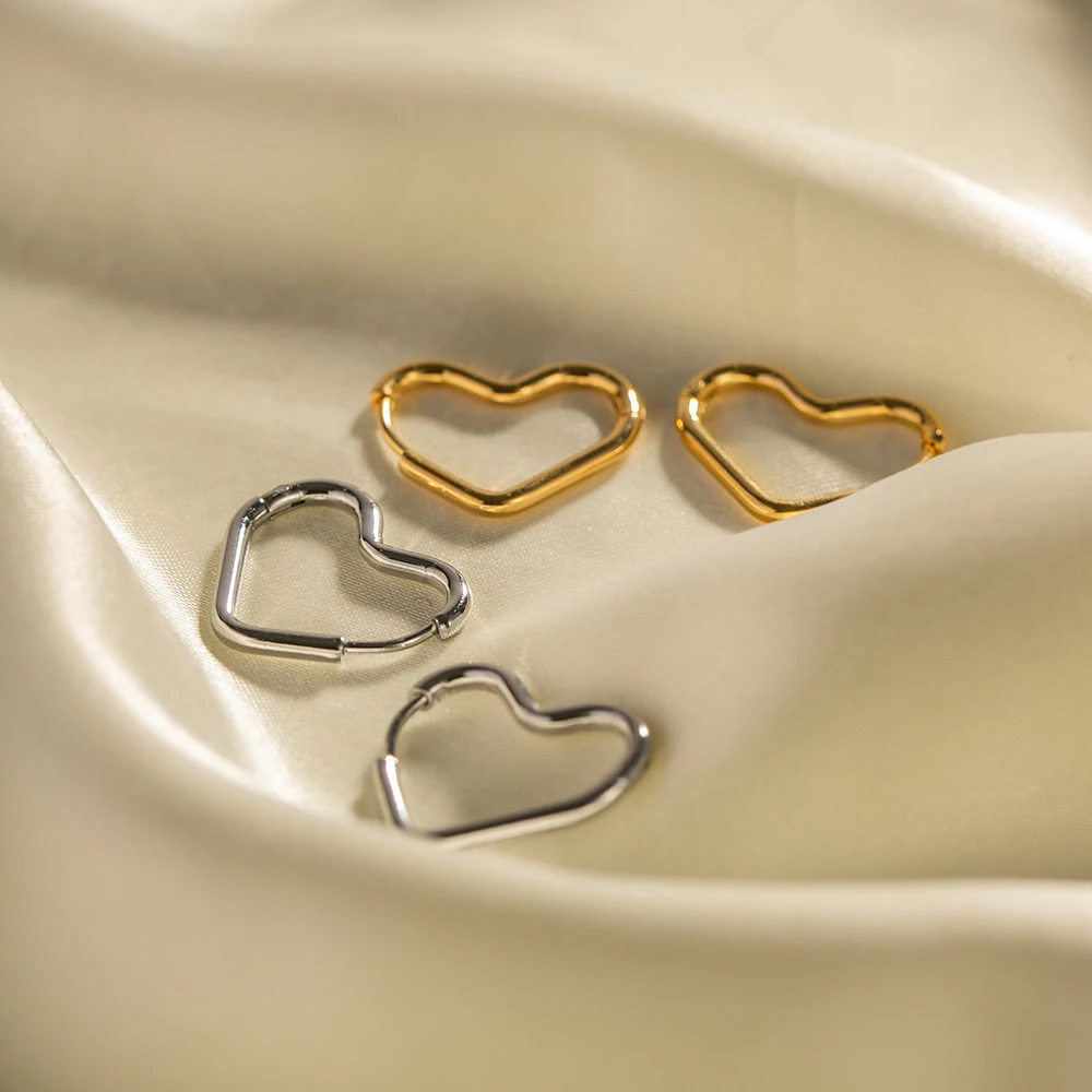 Uworld High Polished Minimalist 18k Gold Plated Stainless Steel Simple Heart Design Dainty Hoop Earrings Non Tarnish For Woman