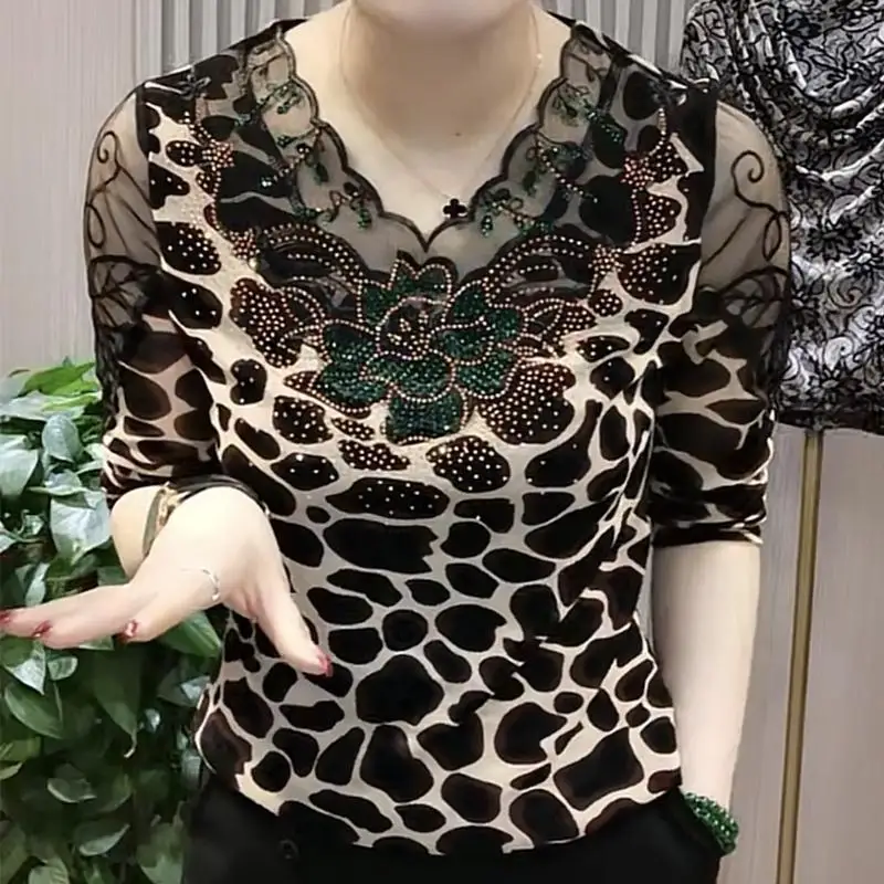 Spring Autumn New V-Neck Gauze Spliced T-shirt Lace Hollow Out Female Clothing Fashion Diamonds Casual Leopard Printed Pullovers