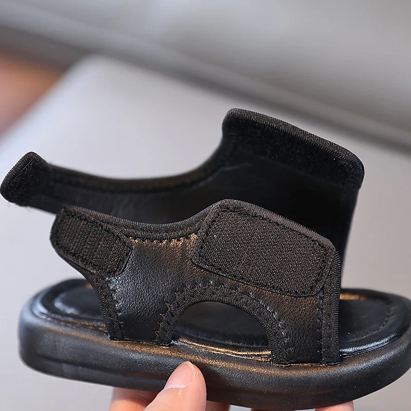 Beach Child Boys Sandals 2026 Summer New Retro Child Soft Soled Shoe Simple Boys Anti Slip Child Campus Student Walking Sandals