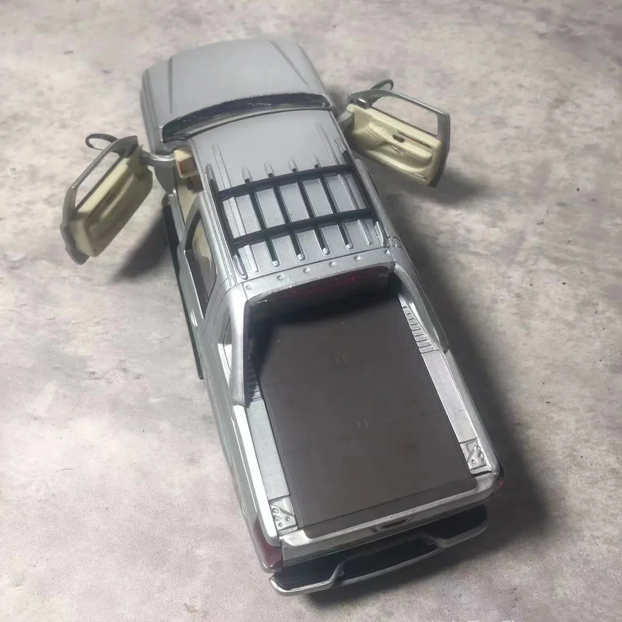 WELLY Flawed Cadillac 2002 Escalade EXT Pickup Truck Alloy Model