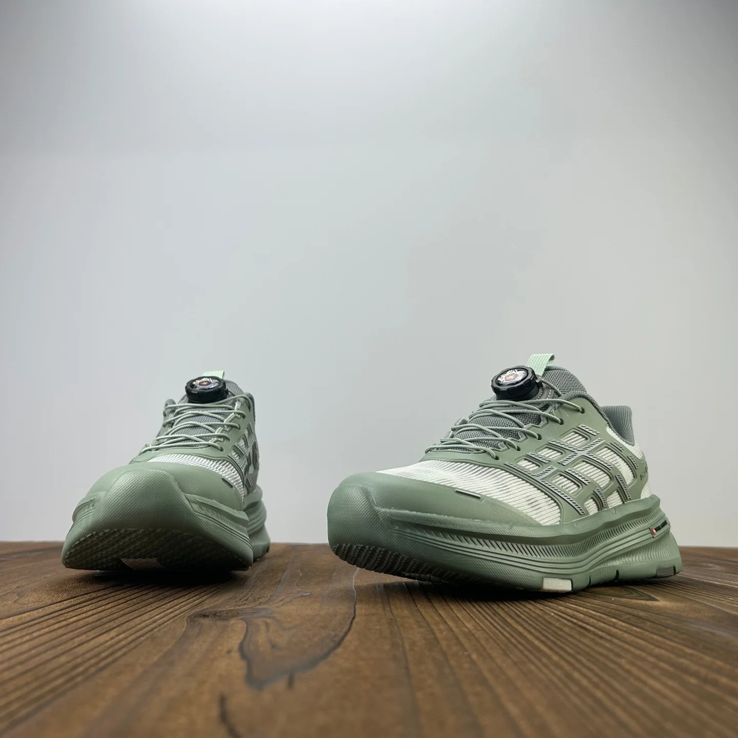 men's-outdoor-low-top-running-shoes-with-boa-buckle-shock-absorption-and-wear-resistant-rubber-sole-for-trail-and-mountain-ru