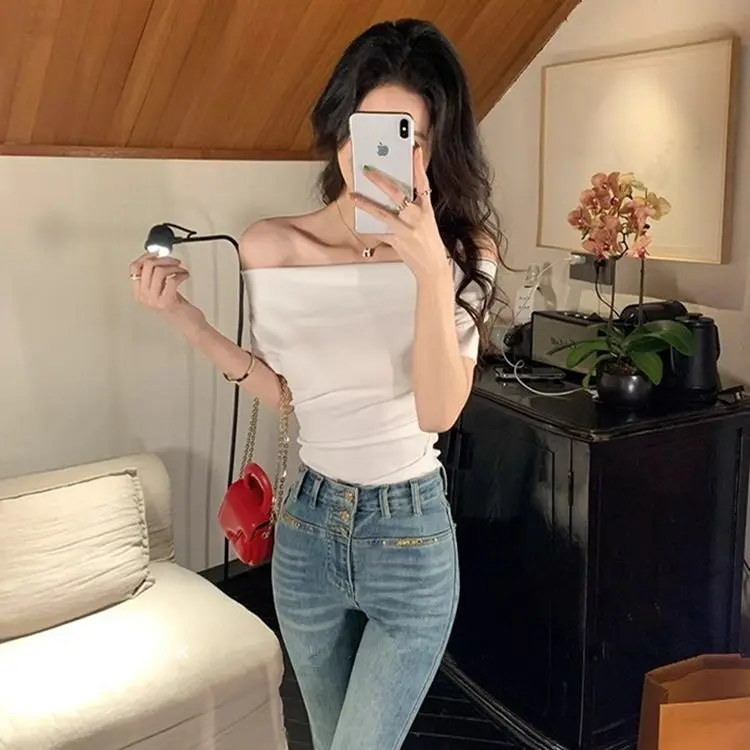 

Off Shoulder T-Shirt Oversize Womens Summer Airy Regular Cut Retro Academy Style for School Youthful Comfort Pleated Simplicity