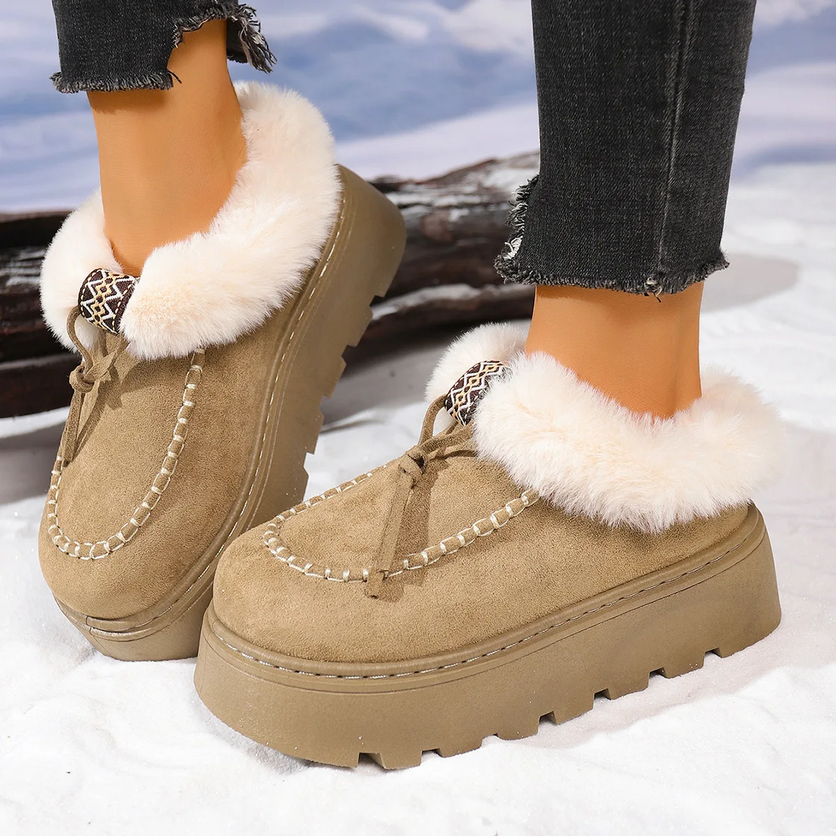

The 2025 winter new style of fashionable and versatile thick-soled, fleece, thickened and warm fringed snow boots