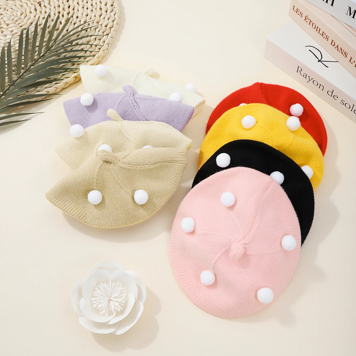 ベビーベレー帽 ストレッチニット かわいい装飾付き 軽量 暖かい 冬 秋 新生児 幼児用