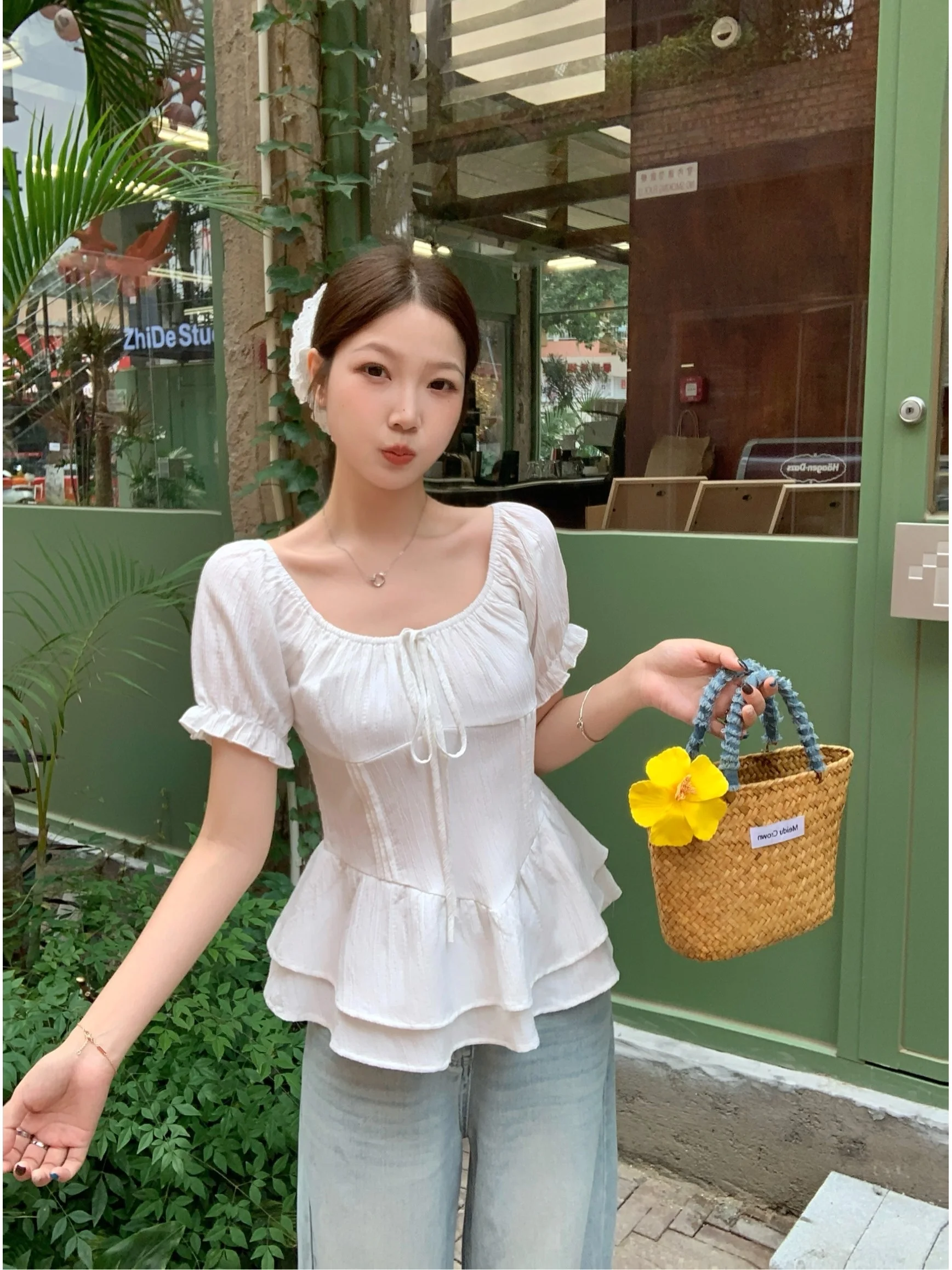 

Slimming Effect Casual Bubble Sleeve Shirt for plus Size Women Square Collar Waist-cinching Floral Detail Top
