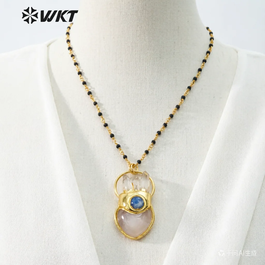 

WT-N1348 Fashion Chic Lady Natural Gemstones Heart Shape Rose Crystal with Crystal Pendant Necklace Pink Quartz Necklace Jewelry