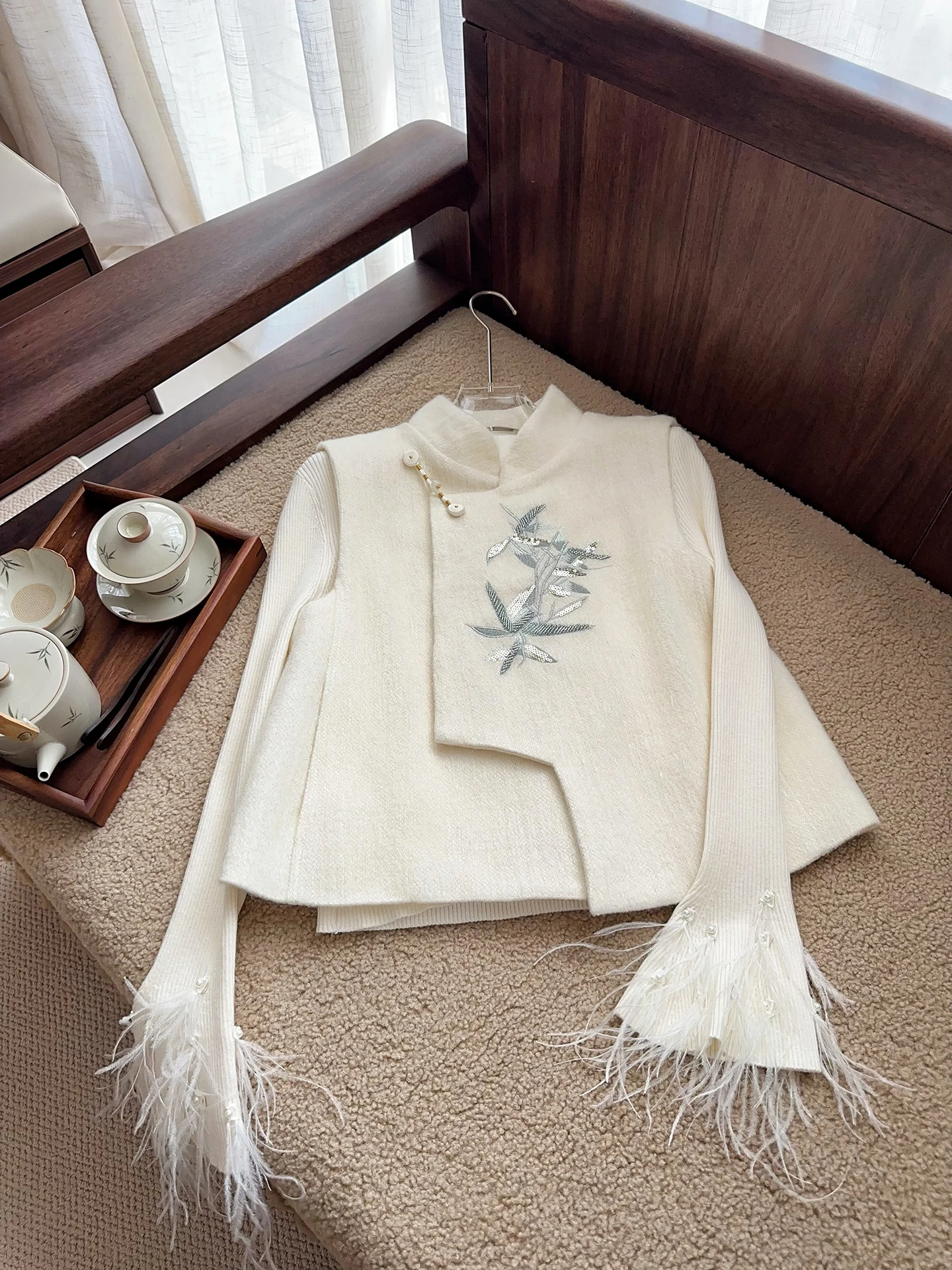 

Новая китайская шерстяная жилетка с вышивкой и бамбуковым узором, воротником-стойкой и пуговицами, модель 2025 года, зимняя женская модная новинка