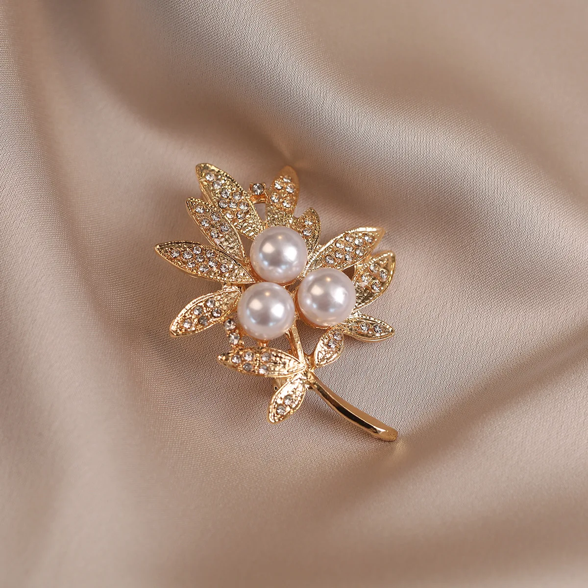 

2PC New Pearl Leaf Water Crystal Brooch Premium Light Luxury Coat Pin Sweater Accessories Corsage