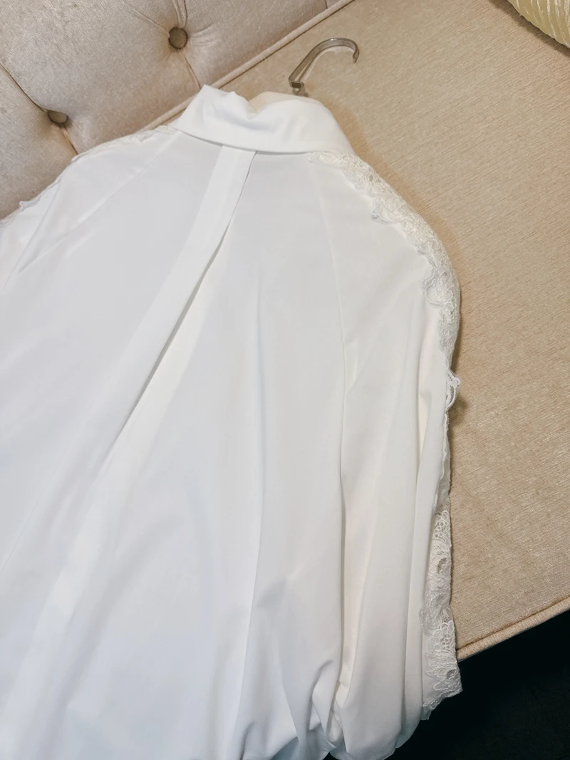 

Ele White irt with Lace Splicing And Hollow out Design Loose And Long Suitable for Commuting Polied Women's Faion