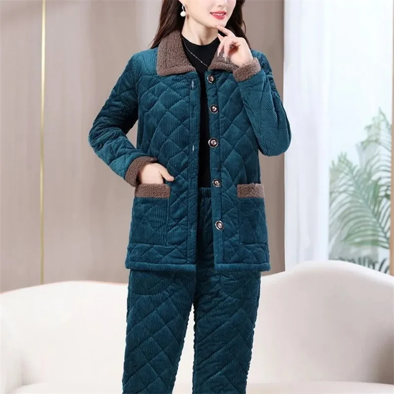 شتاء جديد إضافة المخملية رشاقته الدافئة مجموعة منتصف العمر المرأة أزياء دافئة سروال قصير القطن معطف القطن السراويل قطعتين الدعاوى