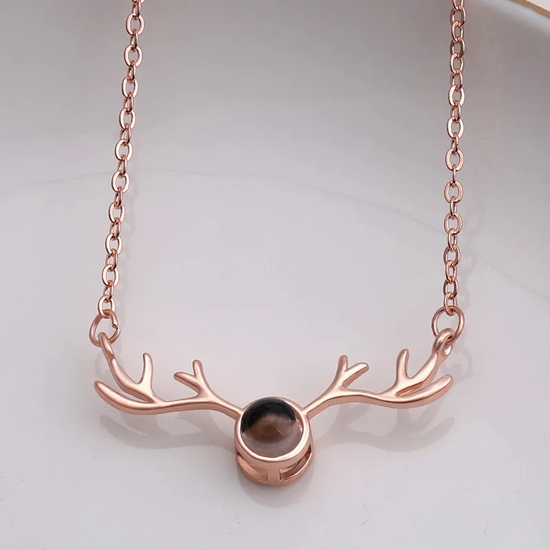 「100言語で愛してる プロジェクションメモリーネックレスアクセサリー」。 エレガントでレトロ