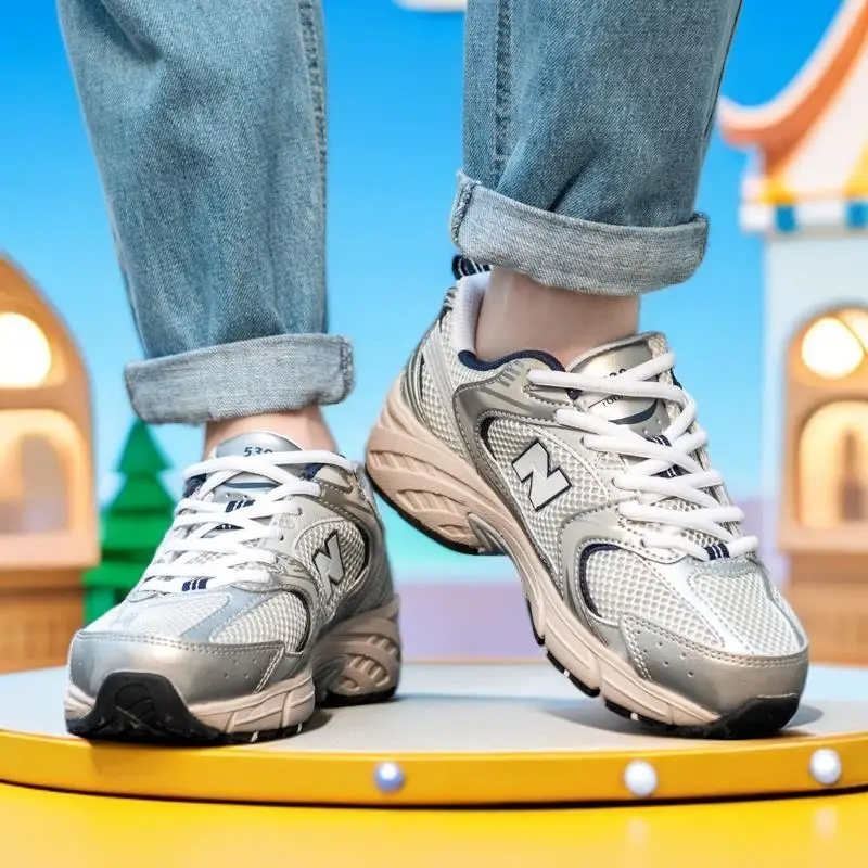 

Simple and fashionable cushioned running shoes are fast and comfortable for couples