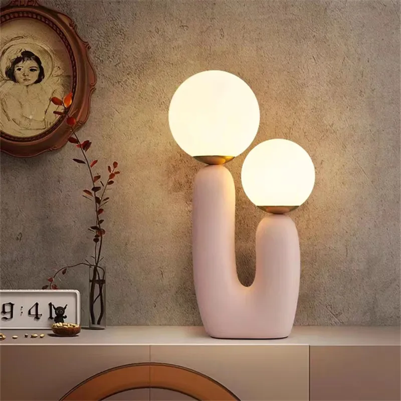 Postmodern pink table lamp glass ball Nordic Personality cute resin lamps Living Room kawaii room decor Bedroom Bedside Lamp