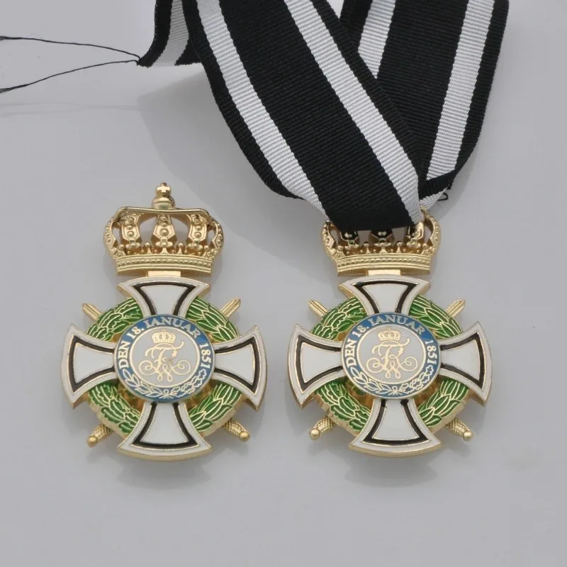 Vintage Alloy Hohenzollern Commander Class Royal Medal, Prussian Badge Replica, Collectible Gift Box Pack