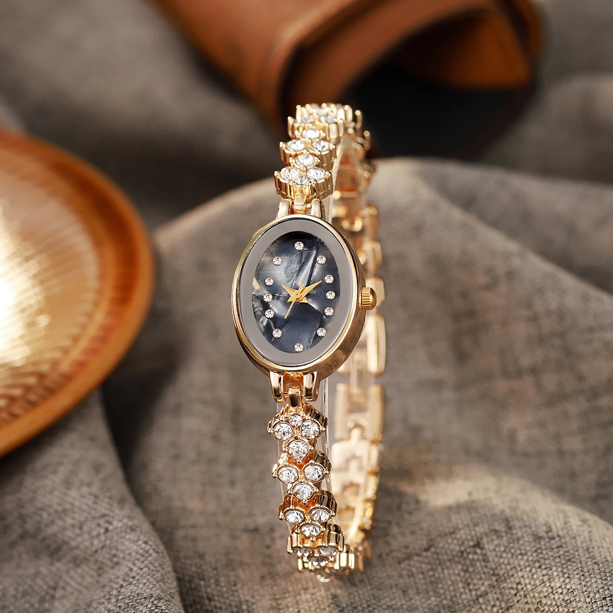 Fashion Simple Full of Crystals Oval Diamond Dial Quartz Steel Strap Watch