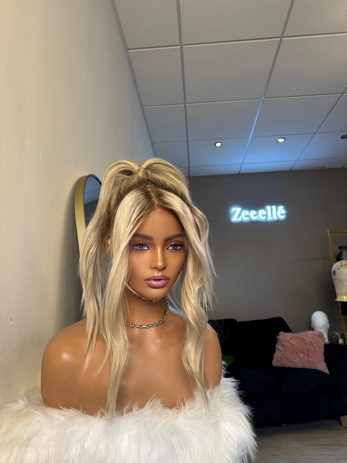 Выделите теплый светлый блондин парик фронта шнурка длинные волнистые Ombre 13x4 синтетические парики фронта шнурка для женщин упругие прозрачные парики шнурка