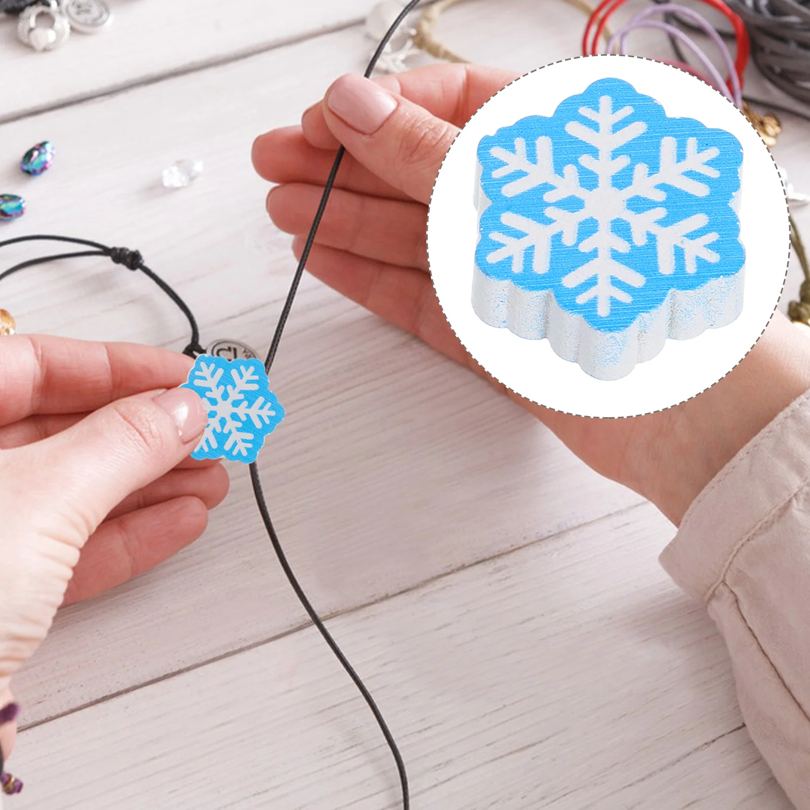 

20 Pcs Snowflake Wood Bead Hanging Ornaments DIY Garland Loose Beads Wreath Jewelry Making