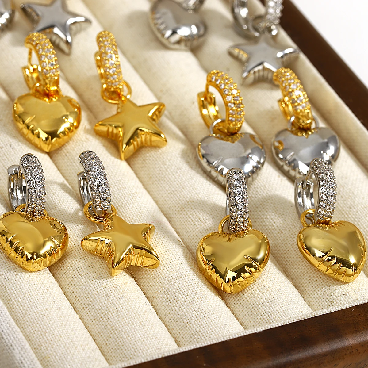 Great era zarte kubische Zirkon Herz Stern Creolen für Frauen 18 Karat vergoldete Kupfer legierung Huggie Ohrringe Hochzeits schmuck