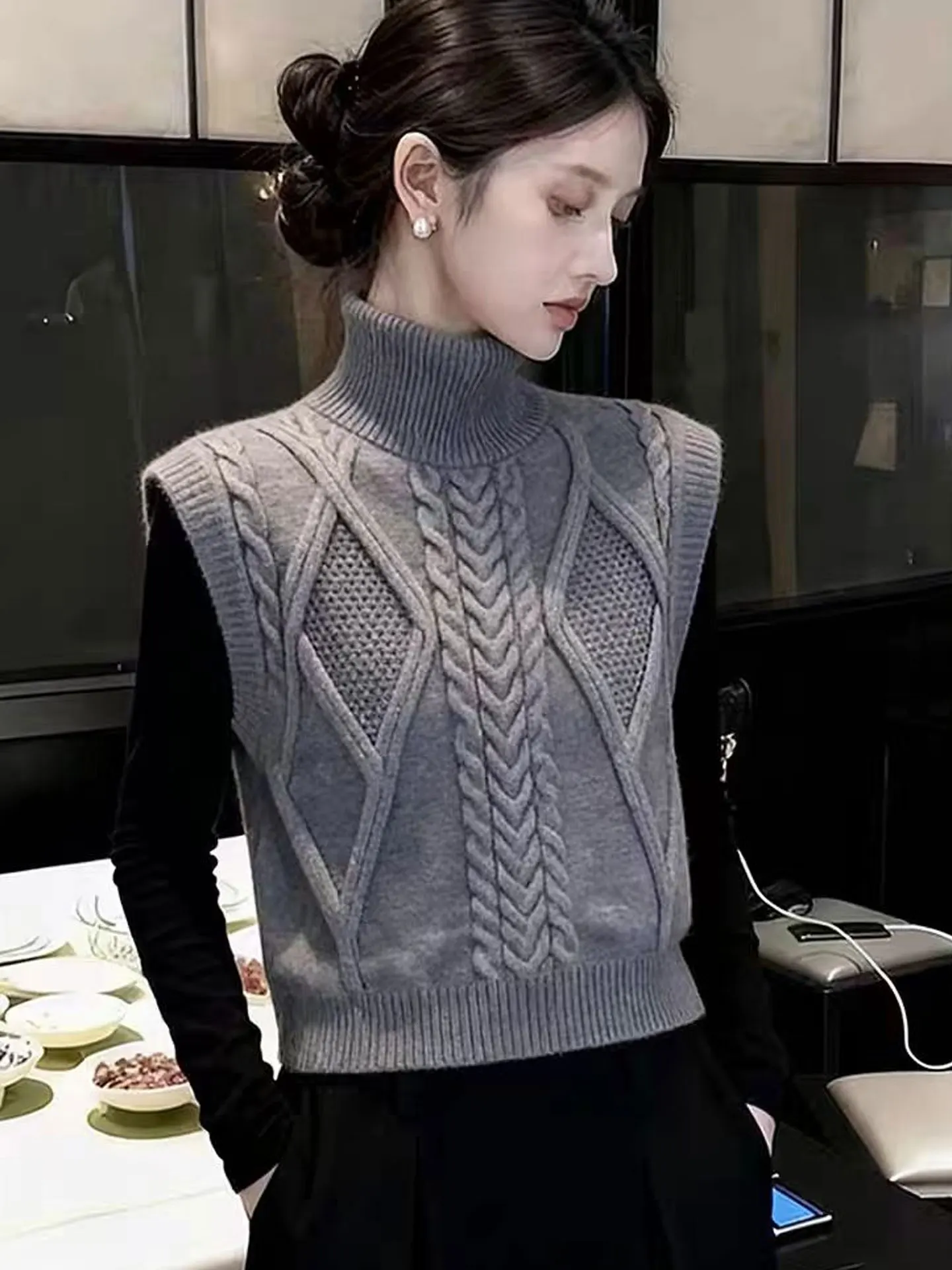 

Женский вязаный жилет Ele High-Ne: модный, для многослойных образов, зима 2025, комфортный, средней мягкости, корейский свободный крой