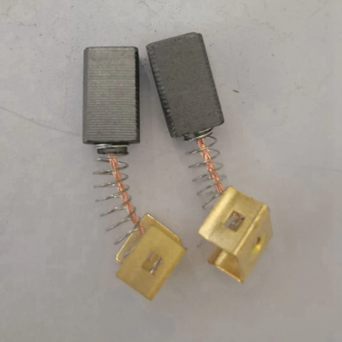 

Новинка! 5 пар угольных щеток 6.4 X7.9X12.5 мм 596071-00 для электродвигателей угловых шлифовальных машин Black&Decker CD105 CD110 CD115 KG90