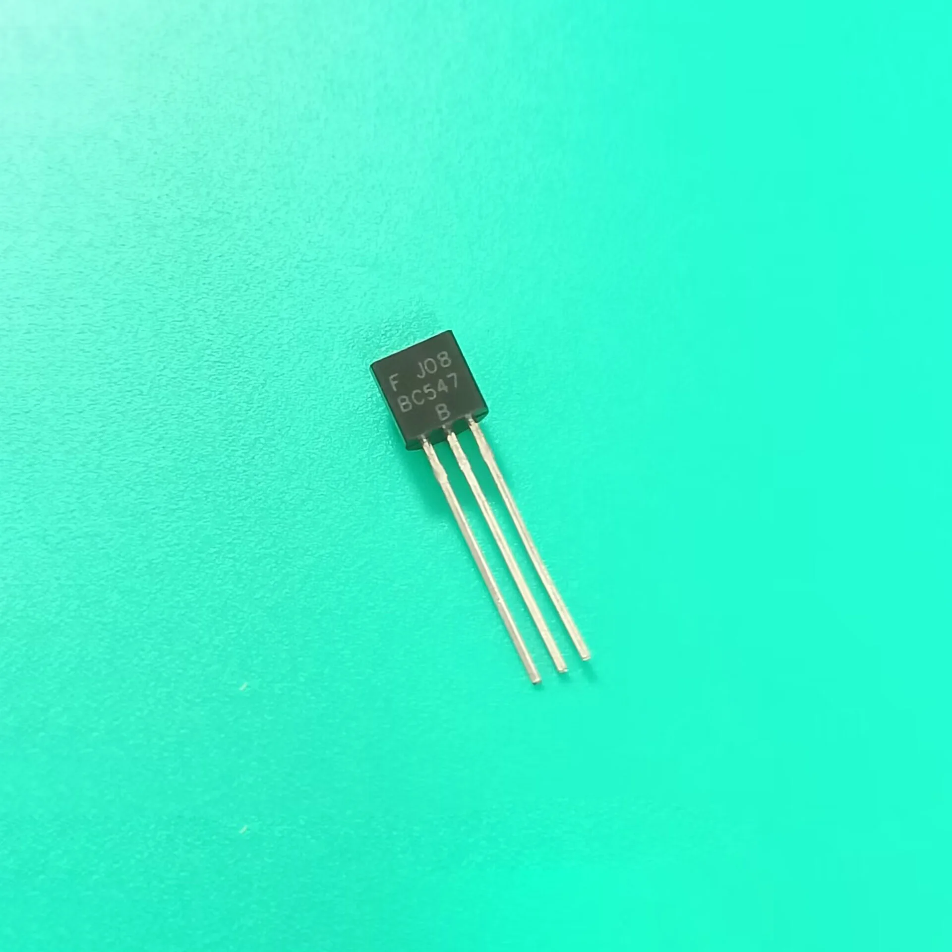 20pcs/lot BC547BTF TO92 BC547B TF TRANSISTOR NPN 45V 100MA TO-92 BC547BT 547 BC547 BTF 547B BC54 547BT F