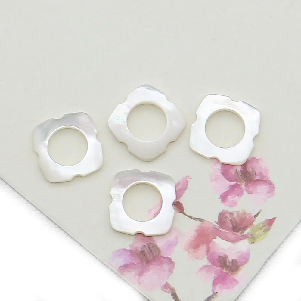 10x10 مللي متر مربع مياه البحر الطبيعية الأبيض قذيفة كبيرة حفرة الخرز شقة مصقول قلادة بسيطة القرط صنع المجوهرات الإكسسوارات 2 قطعة