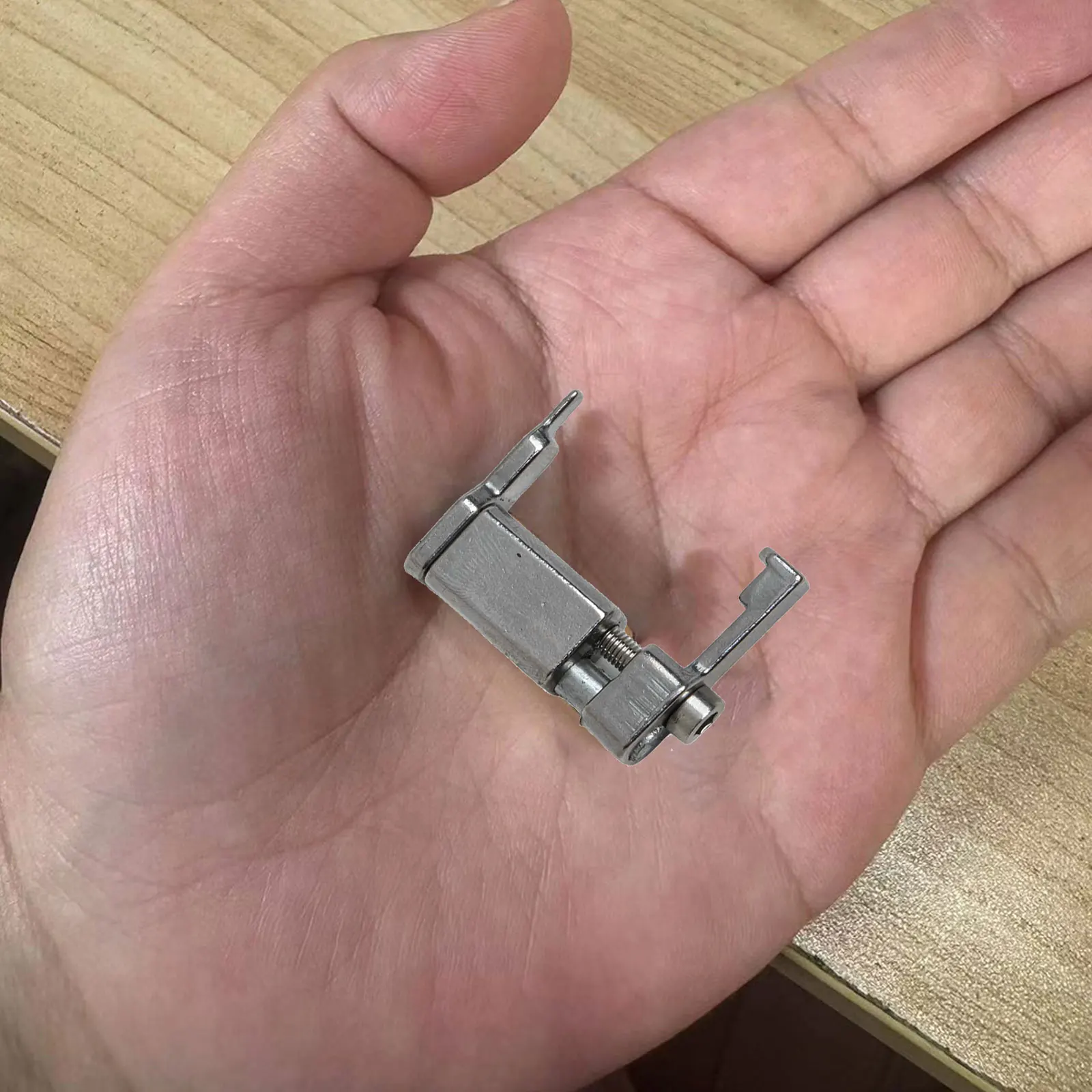 

Инструмент для обслуживания гитары: регулятор тремоло, улучшение работы инструмента, деталь для электрогитары