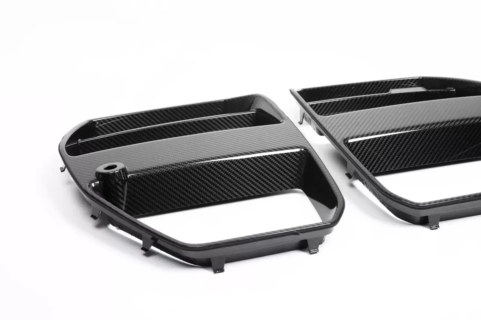 กระจังหน้าแบบคาร์บอนไฟเบอร์กันชนหน้าพร้อม ACC สำหรับ2021-2024 BMW M3 G80 M4 G83 G82