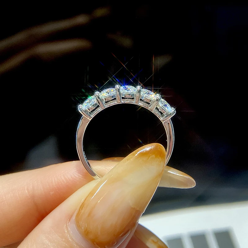 Thumbnail 2 - #16 Moissanites Comparison Guide