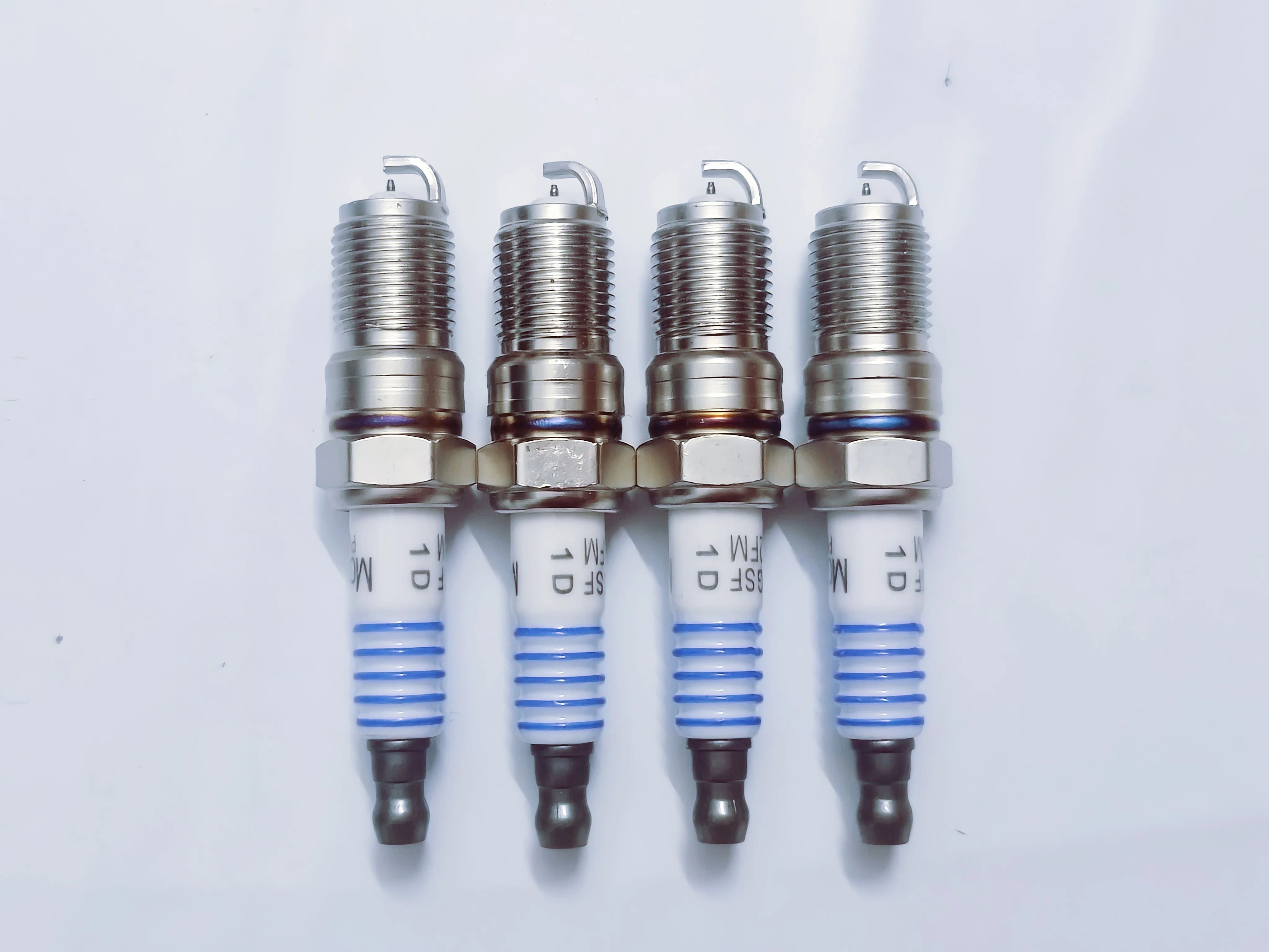 4pcs/Lot AGSF32FM SP-432 Platinum Spark Plug Fit for Ford FOCUS FIESTA COUGAR RANGER MONDEO for Audi A6 A8 Car Auto Part