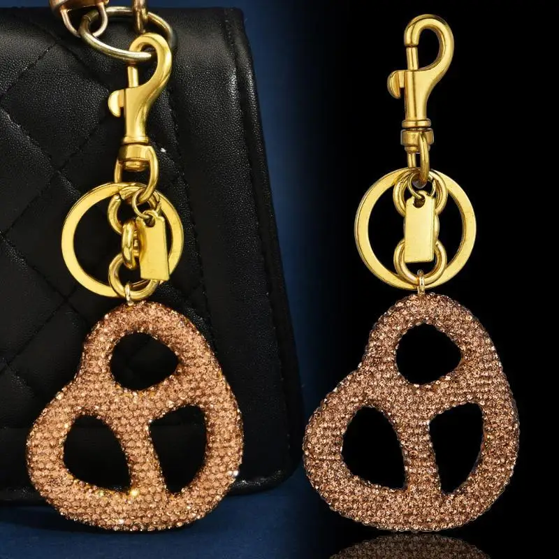 Funkelnde Strass-Brezel-Taschenanhänger, Champagnergold Kristall-Handtaschenanhänger, Lustige Foodie-Geschenke für Frauen, Designer-Accessoires – Detail 1