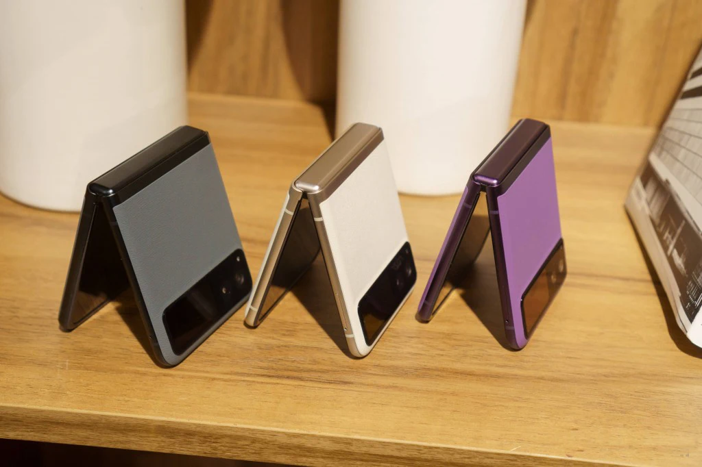 هاتف محمول مستعمل بنسبة 96% جديد Motorola Moto Razr 40 Razr40 5G XT2323 6.9 ببصمة الإصبع قابل للطي LTPO AMOLE 8GB + 128GB #6