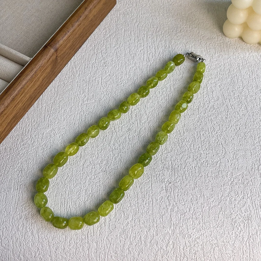 Nuevo collar de lingote de cuentas de fruta de aceite de toro azul transparente de hielo blanco de Jade Marrow con alta calidad y cadena de nicho pequeño para clavícula