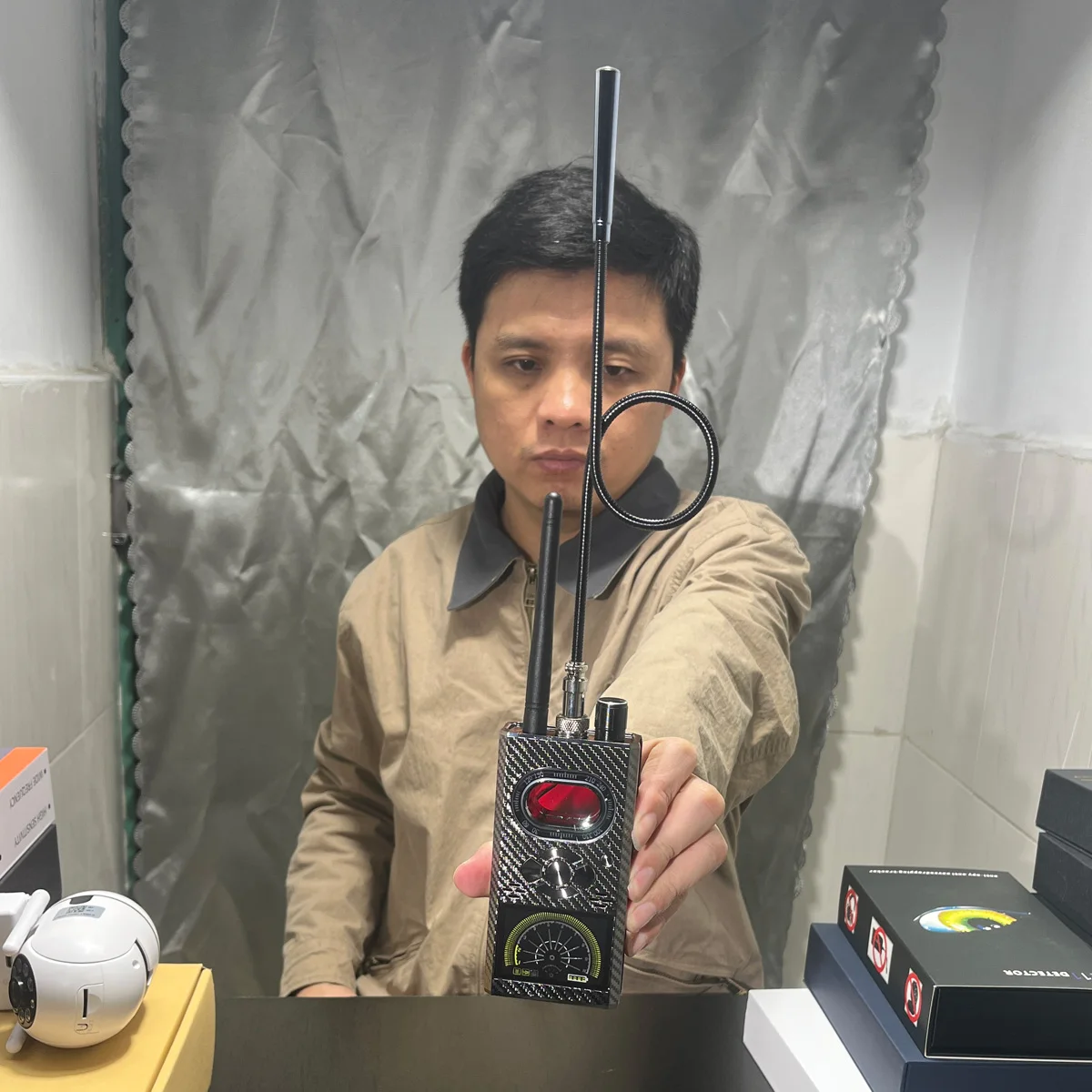 

Детектор режимов K99 5-в-1: инфракрасный, смарт, магнитный, сигнальный, ночное видение для обнаружения GPS, камер, жучков, широкий диапазон 50 ГГц ㎡ Дальность обнаружения