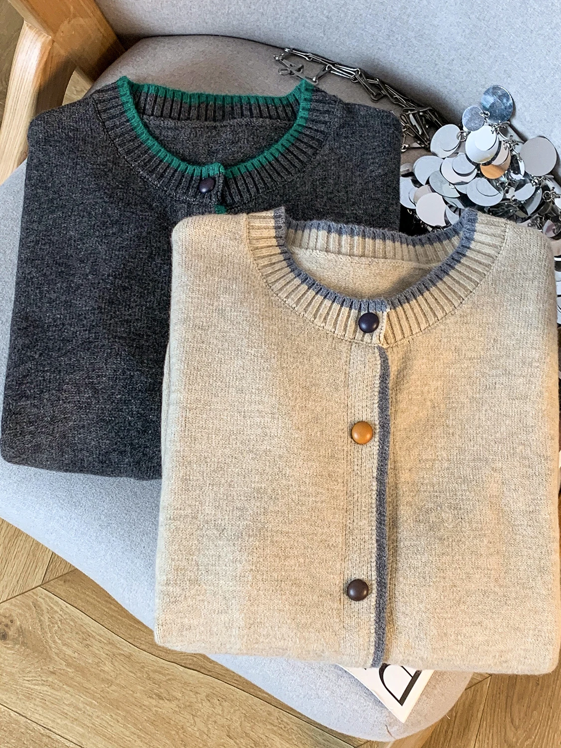 เสื้อสเวตเตอร์ถักสไตล์เกาหลีสำหรับผู้หญิง ฤดูใบไม้ร่วง ฤดูหนาว ทรงหลวม ช่วยให้ดูผอม อบอุ่น ผ้าฝ้าย 70% อื่นๆ 30% ติดกระดุม ลำลอง สวมทับเสื้อ