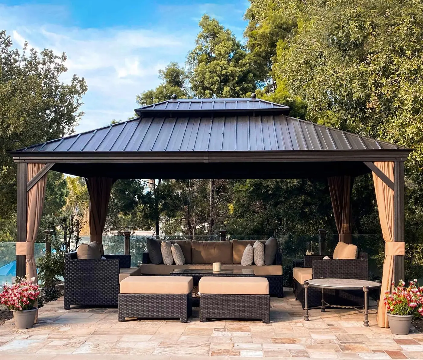 

Павильон-беседка с жесткой крышей 12' x 16' с металлической кровлей, сеткой и шторами для заднего двора, террасы, сада, веранды, патио, стационарный, на заказ