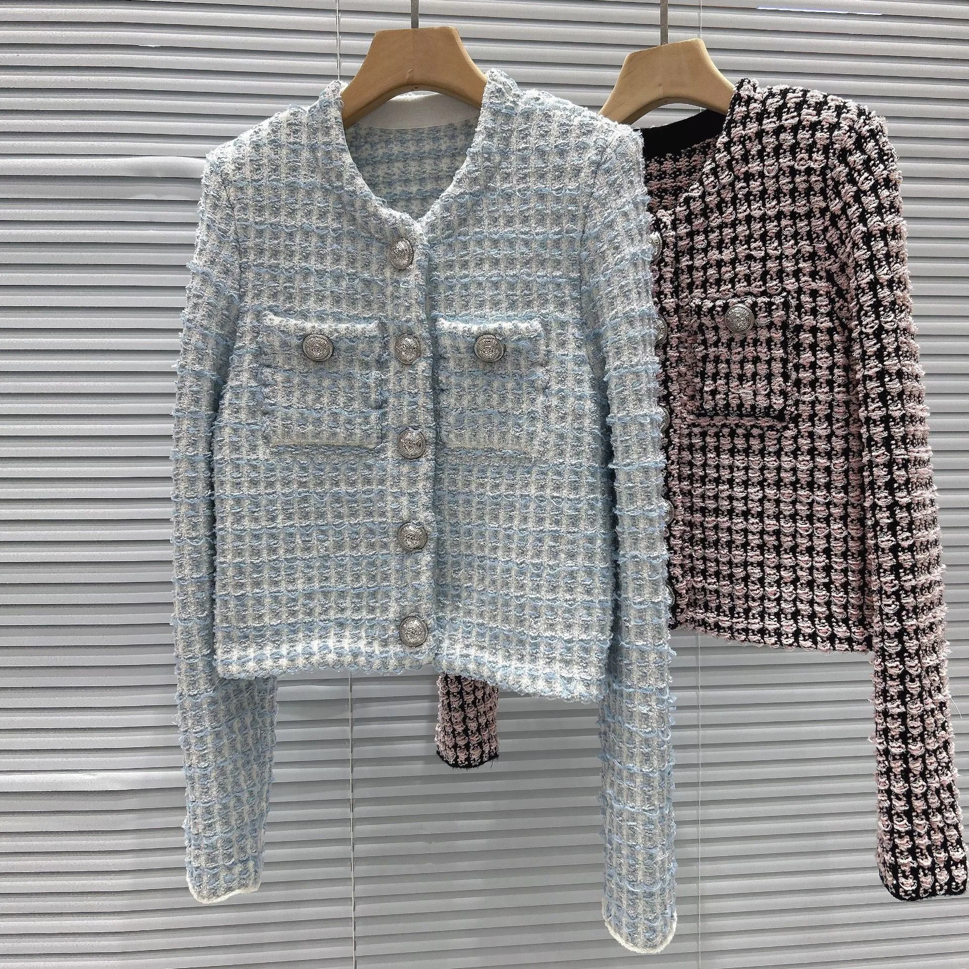 

High-End Parisian Sle round Ne irt Coat with Golden Button Color Blo Cheered Pattern Faionable Ele Lady's Out...