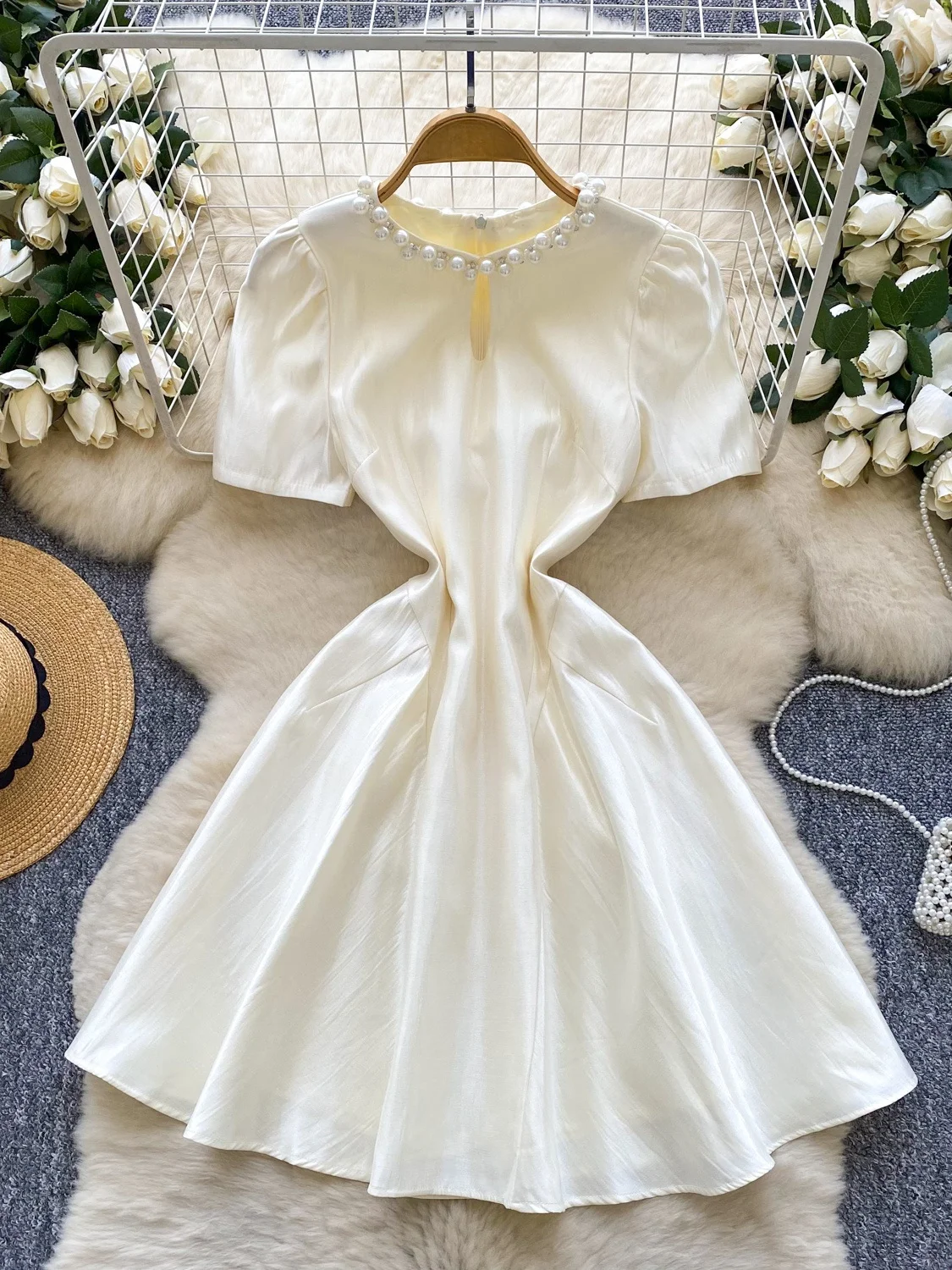 Vestido curto e com toque acetinado, cinto de pérolas, design de cintura alta, linha A, estilo coreano, moda verão par...