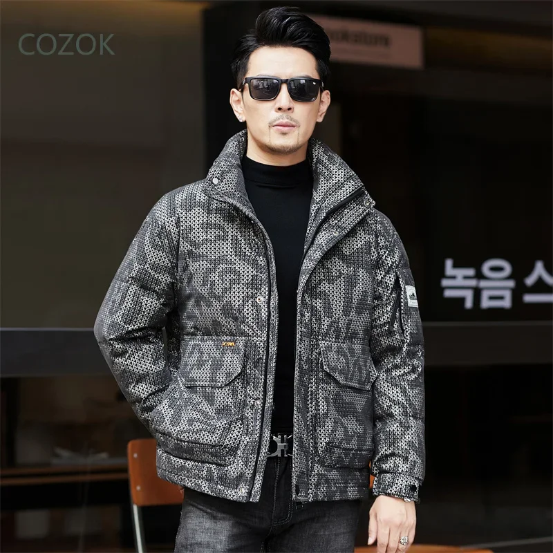 

COZOK Camouflage Stand Collar Short Down Jacket Duck Down Padding Designer Clothes Men Lightweight Padded Jackets Outerwears